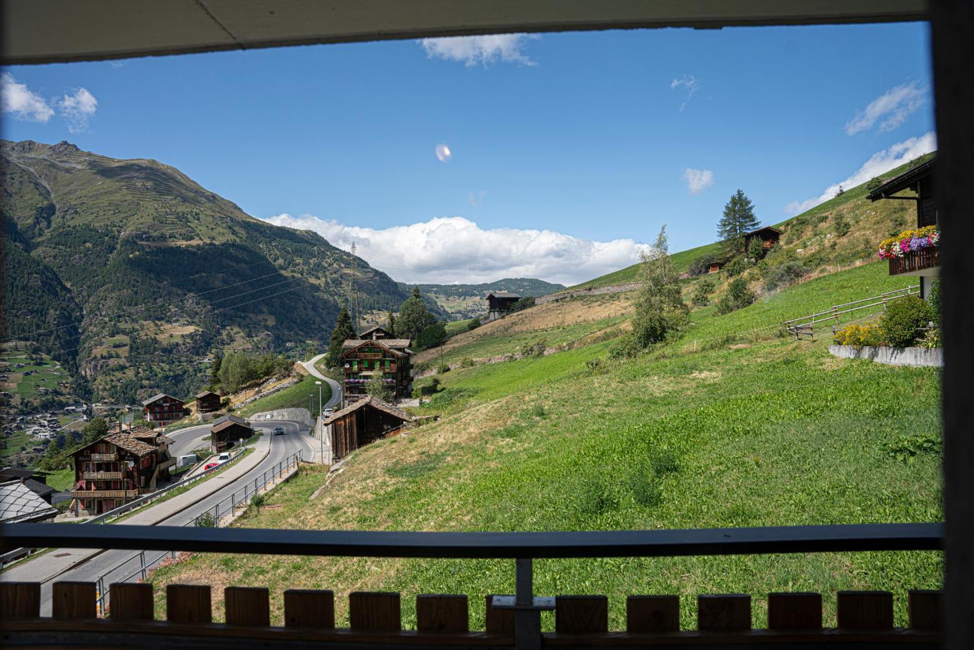 Alte Bock 2.0 Bed & Breakfast Grachen Exterior photo