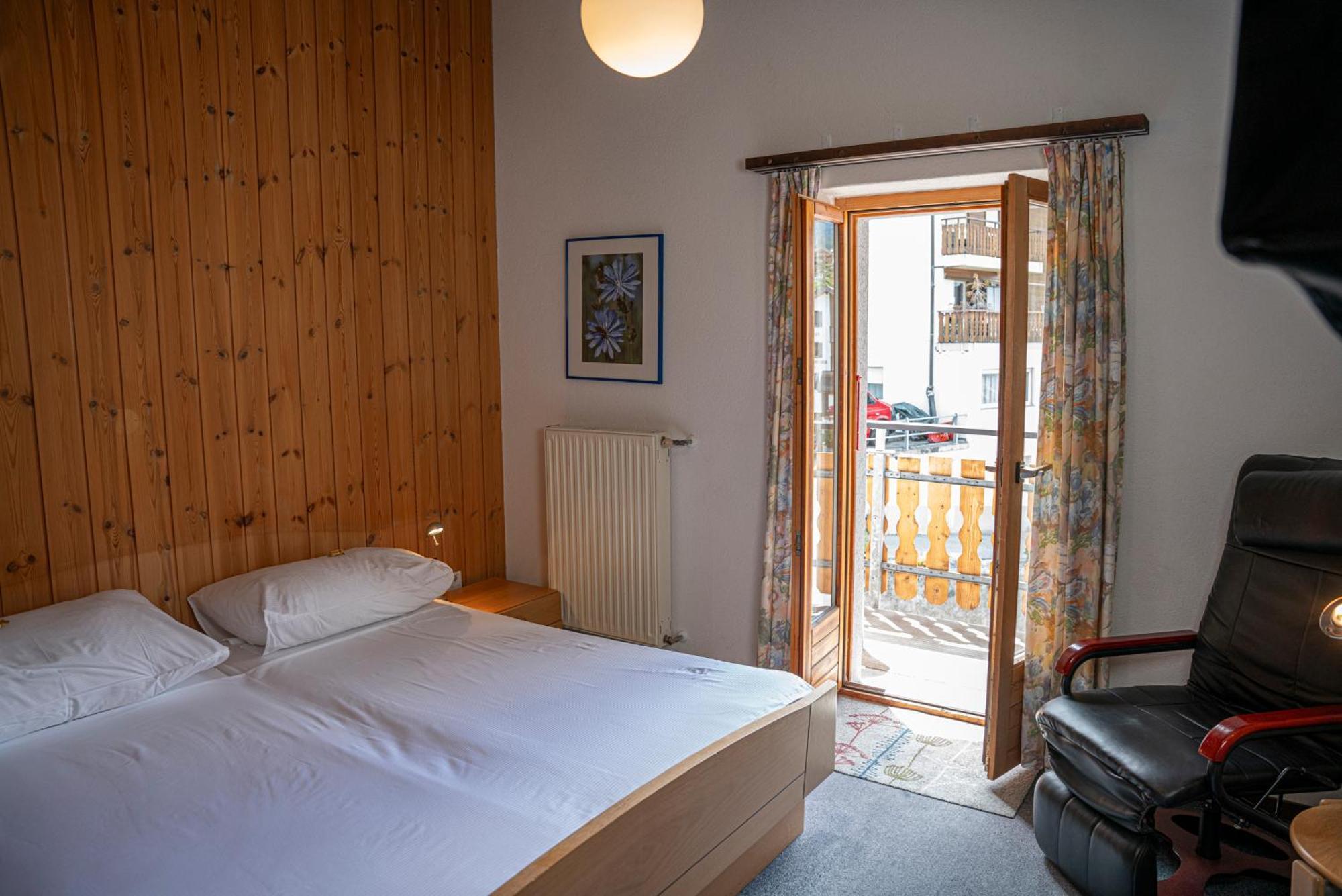 Alte Bock 2.0 Bed & Breakfast Grachen Exterior photo