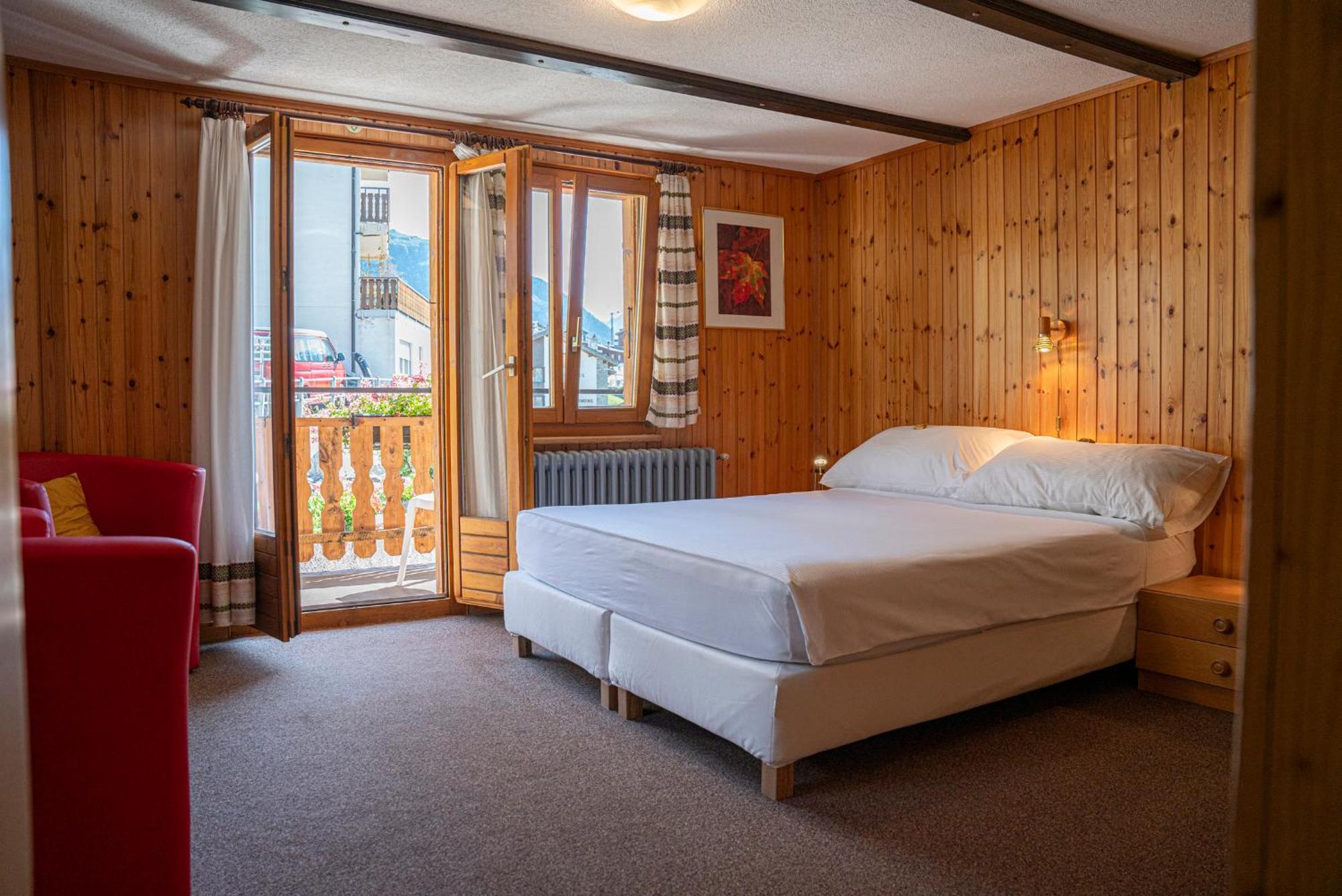 Alte Bock 2.0 Bed & Breakfast Grachen Exterior photo