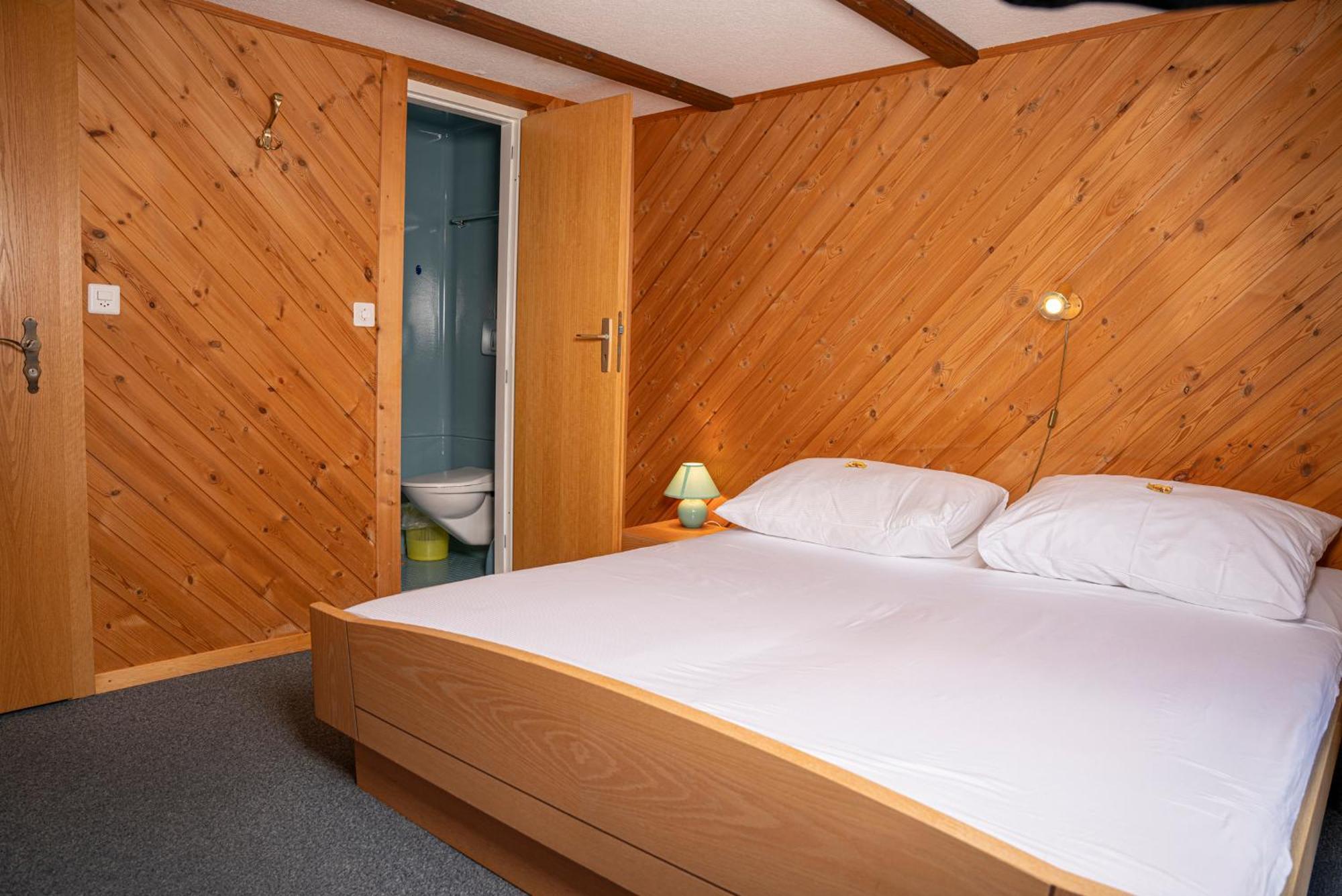 Alte Bock 2.0 Bed & Breakfast Grachen Exterior photo